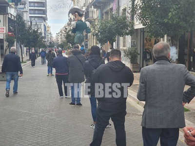 Πάτρα: Ουρές για ένα rapid test έξω από ...