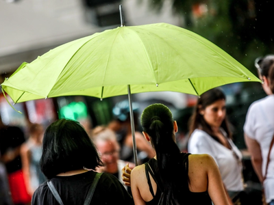 Καιρός: Αστάθεια, σκόνη και 35άρια σήμερ...