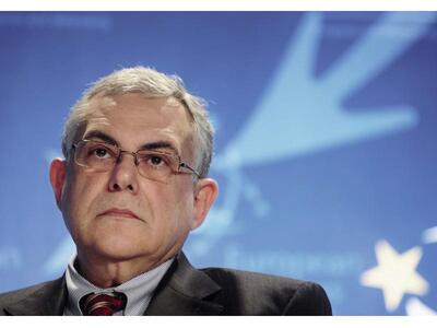 Είναι αλήθεια ότι ο κ. Παπαδήμος βάζει ω...