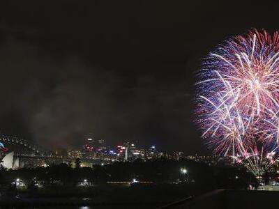 Η θεαματική υποδοχή του 2014 στο λιμάνι ...
