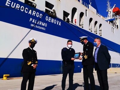 Το πρώτο πλοίο που κατέπλευσε το 2022 στ...