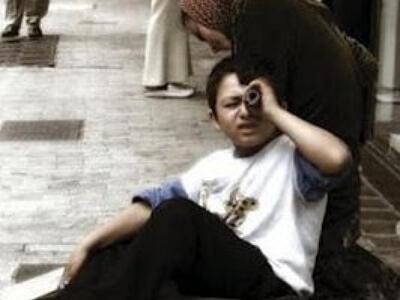 Παππούς εξωθούσε τον εγγονό του στην επαιτεία