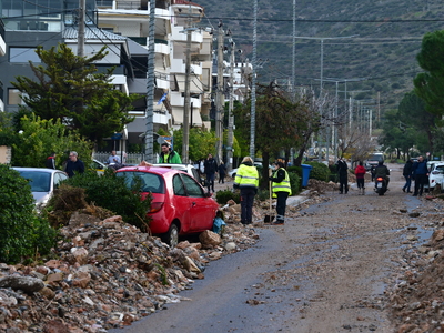Κακοκαιρία: Βομβαρδισμένο τοπίο η Ανω Γλ...
