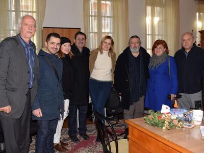 Πάτρα:Ευχές με τους εργαζόμενους αντάλλα...