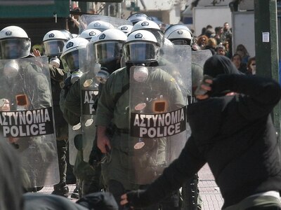Επεισόδια έξω από το Υπουργείο Οικονομικών 