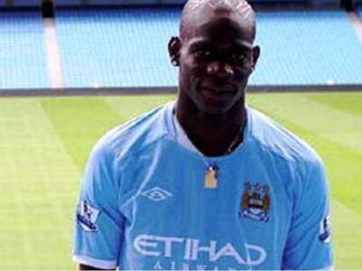 Ο Μπαλοτέλι προσέβαλε την... πόρνη του Ρούνεϊ!