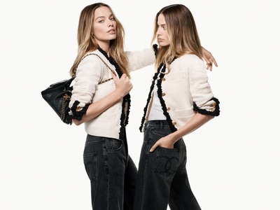 Chanel bag 25 με ambassador τη Μάργκο Ρό...