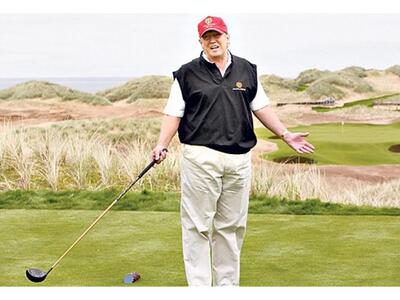 Ο Τραμπ πέταξε έξω από το γήπεδο γκλολφ ...