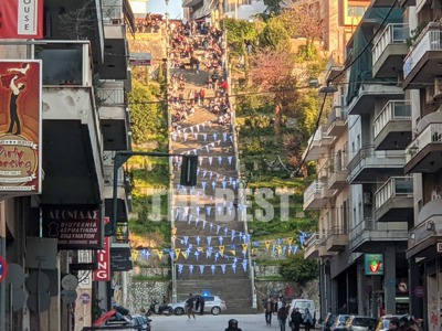 Πάτρα: Απόγευμα Σαββάτου στις σκάλες της...