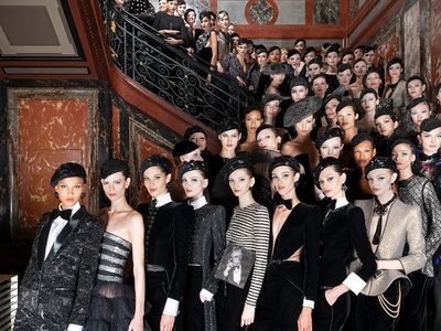 Αναμνηστική φωτογραφία σε ένα από τα τελ...