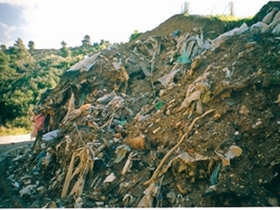 Μια μικρή χωματερή 10 χιλιόμετρα από το ...