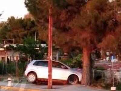 Πάτρα: Αυτοκίνητο καρφώθηκε σε δέντρο