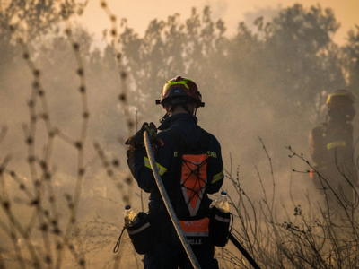 Καιρός: Επιμένουν τα 7 μποφόρ- Έως 39 βα...