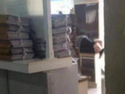 Κοιμήθηκε πάνω σε γραφείο της... εφορίας...