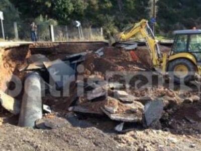 Ηλεία: Κόπηκε ο δρόμος στα δυο από τα ορ...