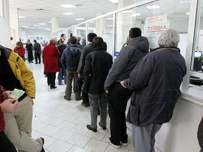 Αυξάνονται οι επώνυμες καταγγελίες σε βά...