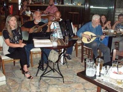 Λαϊκές μουσικές βραδιές με το Χρήστο Στυ...