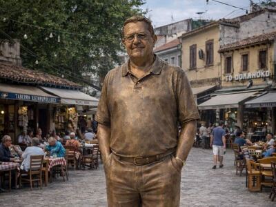 Πάτρα: Του έστησαν άγαλμα στο Μαρκάτο - ...