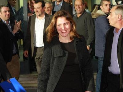 Η Περιστέρα συνοδεύοντας τον Αλέξη Τσίπρ...