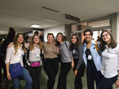 Σύσσωμη η ομάδα του debate του Λυκείου Κ...