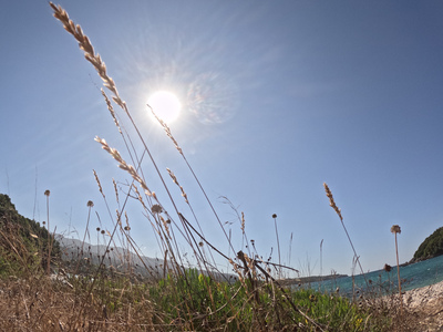 Καιρός σήμερα: Υψηλές θερμοκρασίες και β...