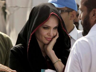 Η Τζολί σε selfie αμακιγιάριστη στέλνει ...