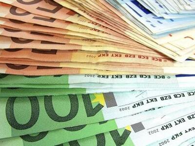 Η ύφεση ισοπεδώνει τα έσοδα