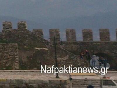 Έτσι υποδέχονται τους επισκέπτες στη Ναύπακτο!