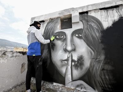 Δραματική αύξηση της βίας κατά των γυναι...