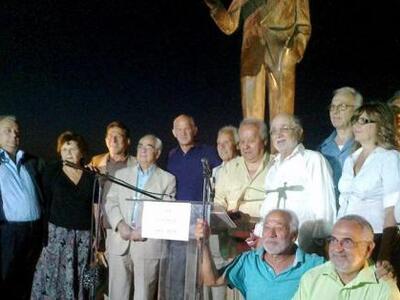 Ο Παπανδρέου στο Καλέντζι με μέλη του ΠΑ...