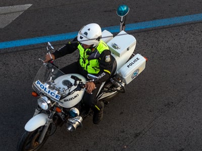 Πάτρα: Βυτιοφόρο έπεσε σε μάντρα σπιτιού...