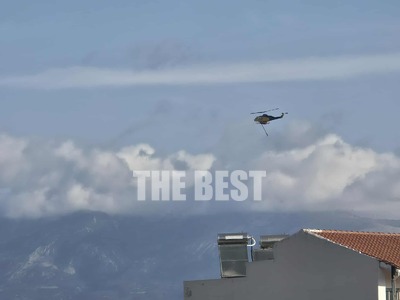 Συνεχίζουν τις ρίψεις τα εναέρια μέσα στ...