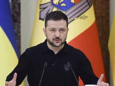 Ζελένσκι: Οι ΗΠΑ εισηγούνται τριμερή δια...