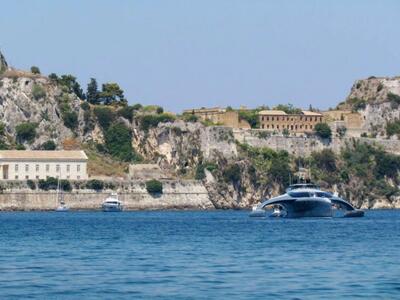 Ενα κόσμημα στα νερά της Κέρκυρας