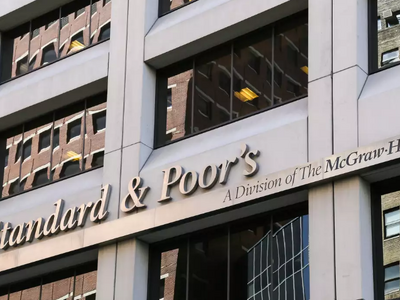 S&P: Αμετάβλητη η αξιολόγηση της Ελλ...