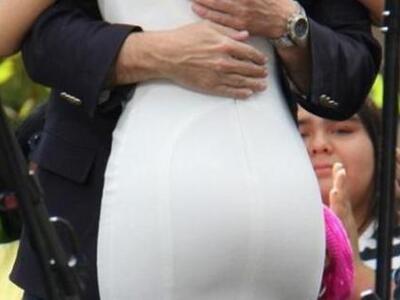 Τα υπέροχα... οπίσθια γνωστής Ελληνίδας ...