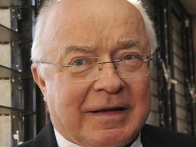 Βατικανό: «Ξυρίζουν» παιδόφιλο ιερέα