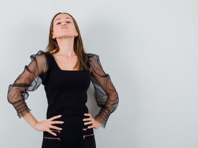 Τι σημαίνει η φράση «είναι ψηλομύτα» και...