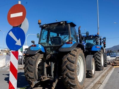 Ρεβεγιόν στα μπλόκα για τους αγρότες: Δι...