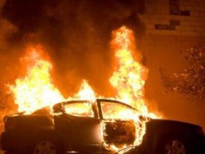 Κρήτη: Στις φλόγες δύο αυτοκίνητα τα ξημερώματα