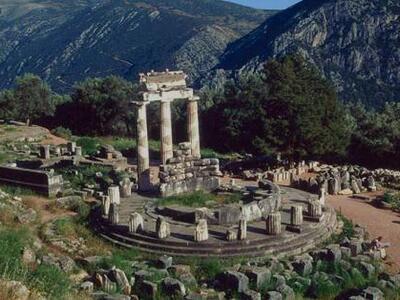 Εκδρομή στους Δελφούς μιλώντας για την Τέχνη