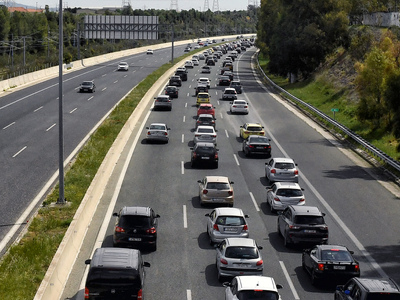 Πρόστιμα έως 2.000 ευρώ για απλήρωτα τέλ...
