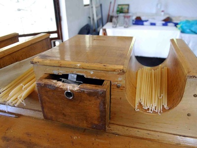 Αιγιάλεια: Έκλεψαν το παγκάρι από τον να...