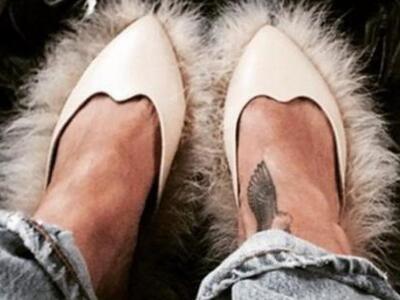 ΔΕΙΤΕ την γνωστή τραγουδίστρια που φόρεσ...