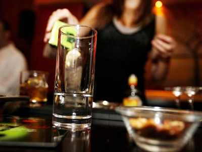 Μισό εκατομμύριο εργαζόμενοι πηγαίνουν σ...