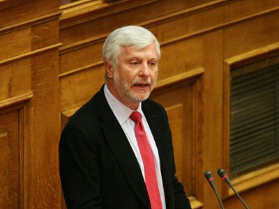 Παίρνει κεφάλι ο Τατούλης στην Περιφέρει...