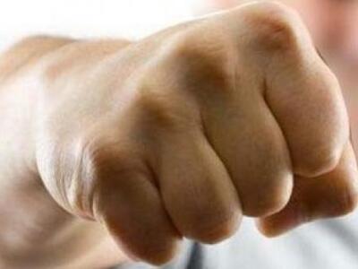 Κρήτη: Έδειραν τον σερβιτόρο γιατί τους ...