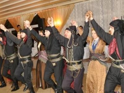 Μαθήματα Ποντιακών χορών από τον «Φάρο Π...
