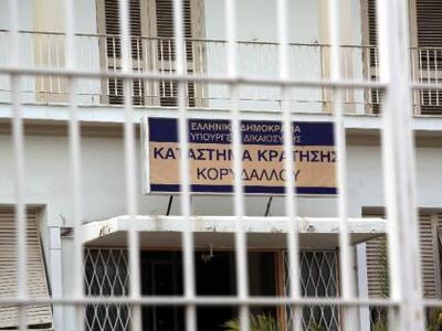 Απόπειρα απόδρασης κρατουμένων από τις φ...