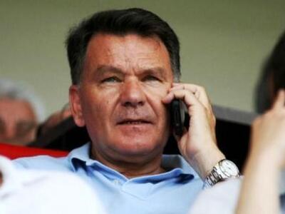 Ποιός ανώτερος κυβερνητικός παράγοντας α...